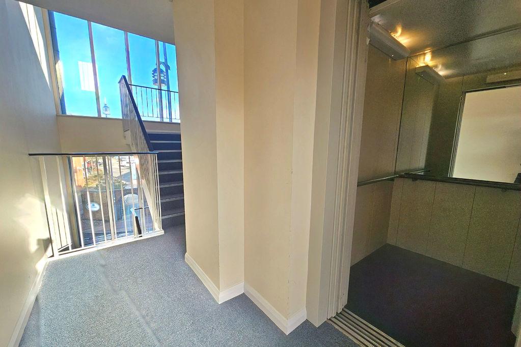 Stairs & Lift