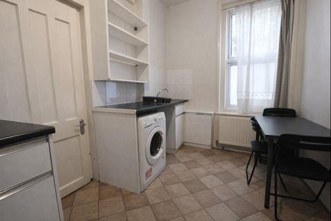 2 bedroom flat to rent, Wightman Road, Hornsey / Turnpike Lane N8