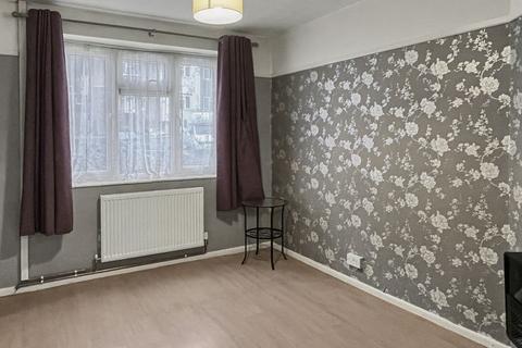 3 bedroom end of terrace house for sale, Micklefield Road - Vacant, No Onward Chain