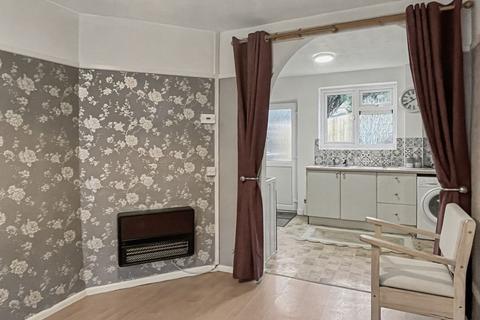 3 bedroom end of terrace house for sale, Micklefield Road - Vacant, No Onward Chain