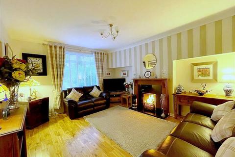 4 bedroom terraced house for sale, Manor Road, Gartcosh