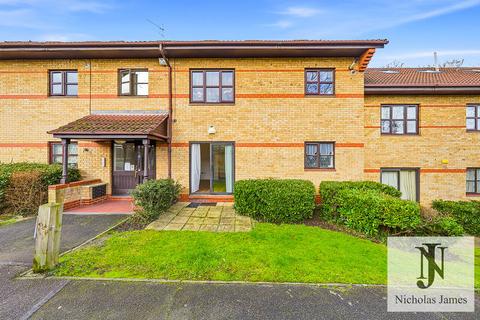 2 bedroom flat for sale - Cricketers Close, Southgate, N14