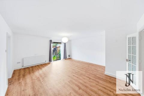 2 bedroom flat for sale, Cricketers Close, Southgate, N14