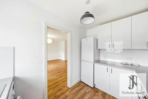 2 bedroom flat for sale, Cricketers Close, Southgate, N14