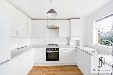 2 bedroom flat for sale, Cricketers Close, Southgate, N14