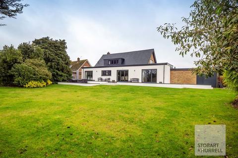 4 bedroom detached house for sale, Parkland Close, Norwich NR12
