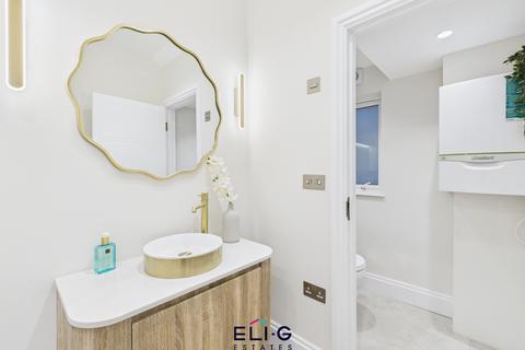 4 bedroom detached house for sale, Shirehall Park, NW4