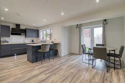 4 bedroom detached house for sale, Lakeside View, Ealand
