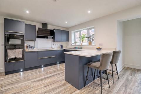 4 bedroom detached house for sale, Lakeside View, Ealand