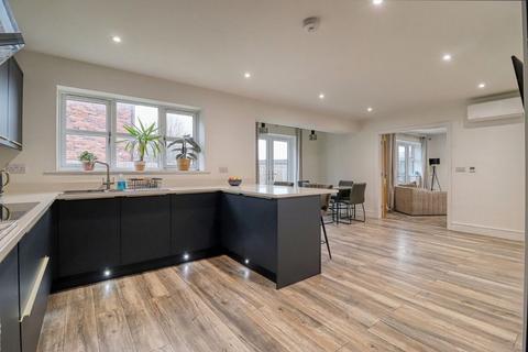 4 bedroom detached house for sale, Lakeside View, Ealand