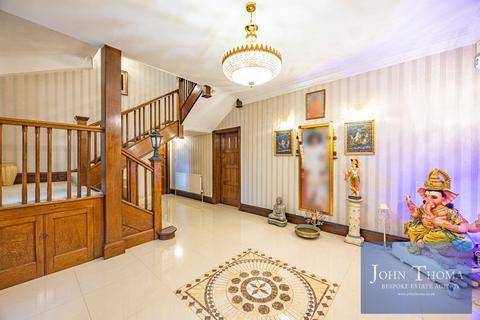 6 bedroom detached house for sale, Manor Road, Chigwell IG7