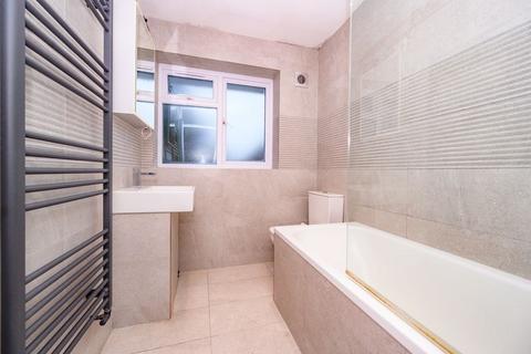 2 bedroom flat for sale, Carlisle Avenue, St. Albans