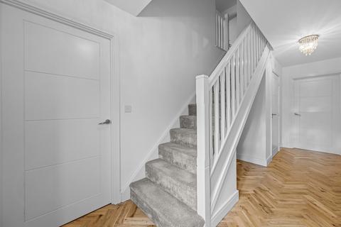 5 bedroom detached house for sale, Fairey Way, Burton Latimer, NN15