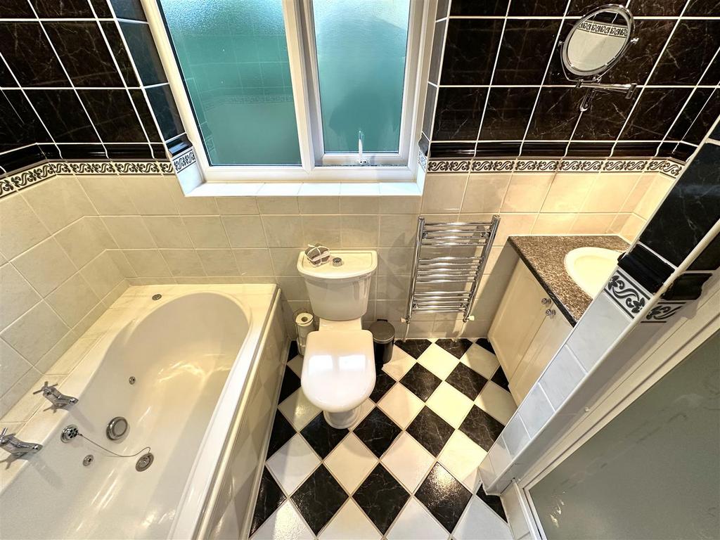 Four-Piece Bathroom 475