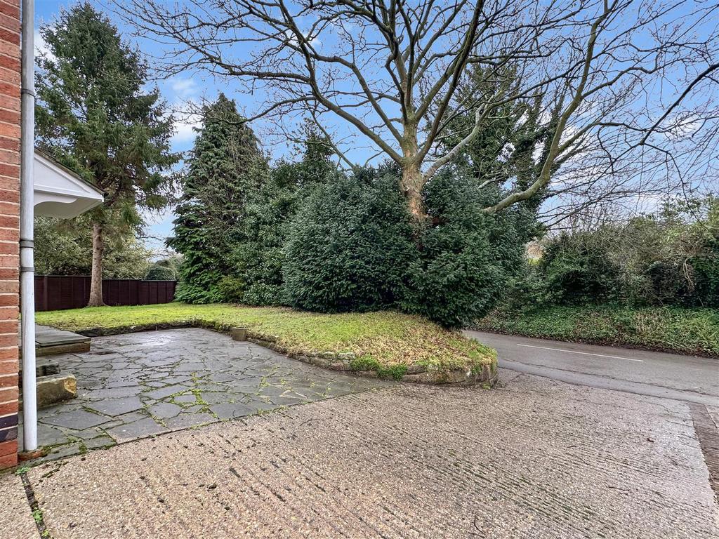 Sizeable Private Frontage 504