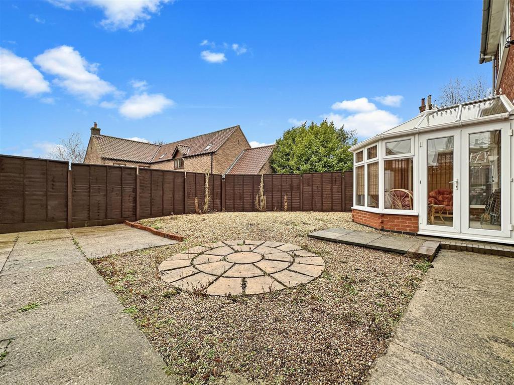 Low-Maintenance Garden 481