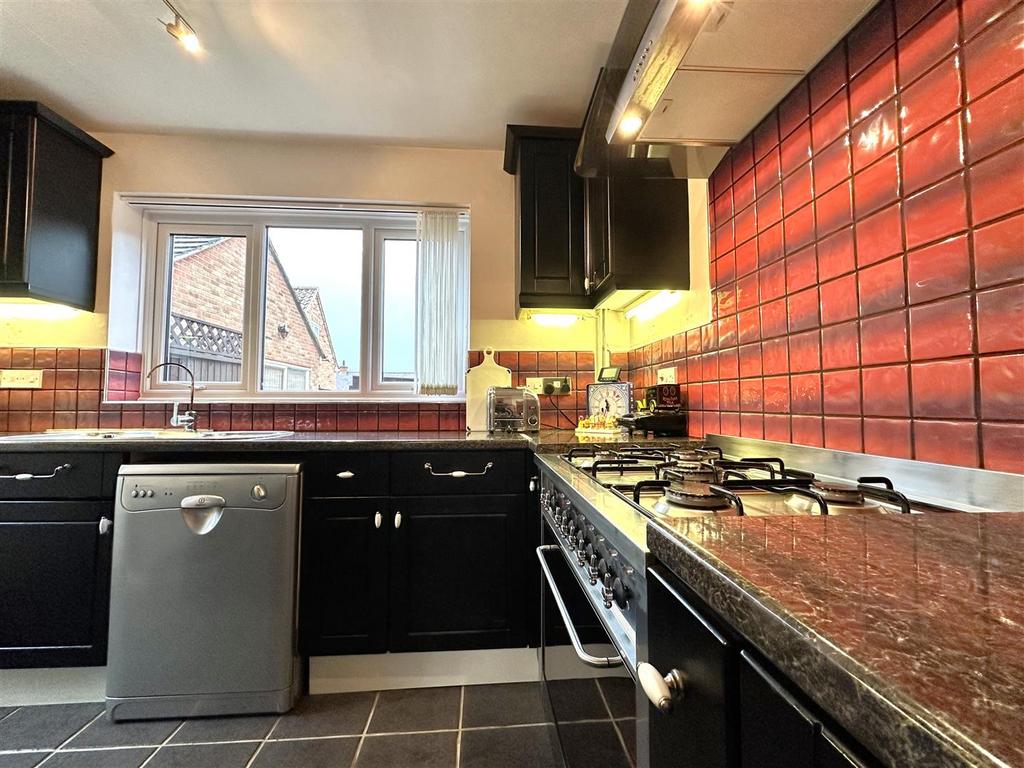 Fitted Kitchen 526
