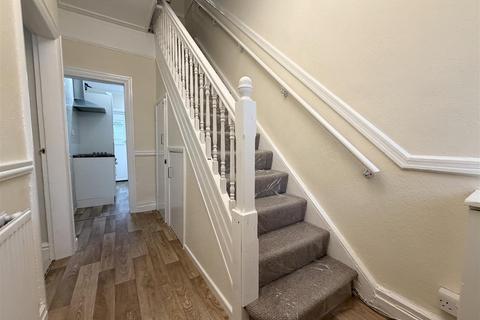3 bedroom terraced house to rent, Church Street, Ellesmere Port