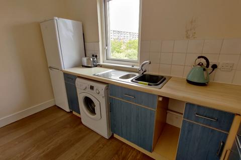 2 bedroom flat to rent, Yardheads, Edinburgh, EH6