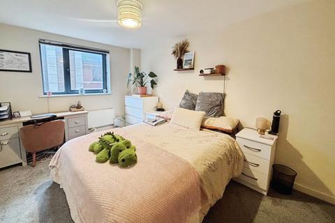undefined, City Walk, Leeds, West Yorkshire, LS11
