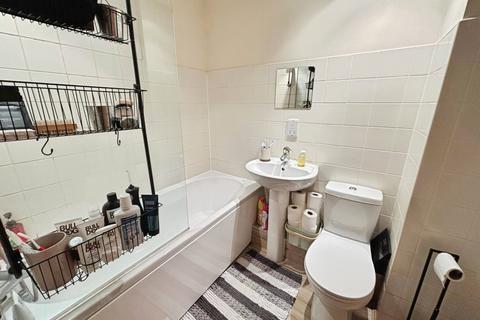 undefined, City Walk, Leeds, West Yorkshire, LS11