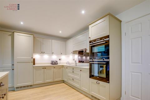 3 bedroom detached house for sale, Belvedere Parade, Bramley, Rotherham