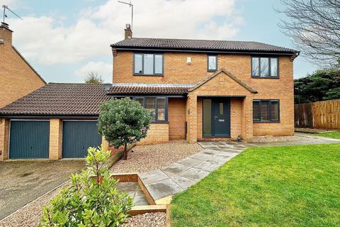 4 bedroom detached house for sale - Aviemore Gardens, West Hunsbury, Northampton NN4