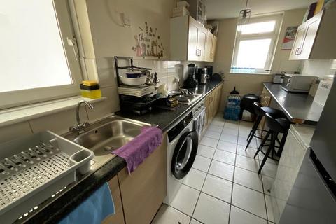3 bedroom flat for sale, Exeter Road, Dagenham RM10