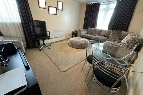 3 bedroom flat for sale, Exeter Road, Dagenham RM10