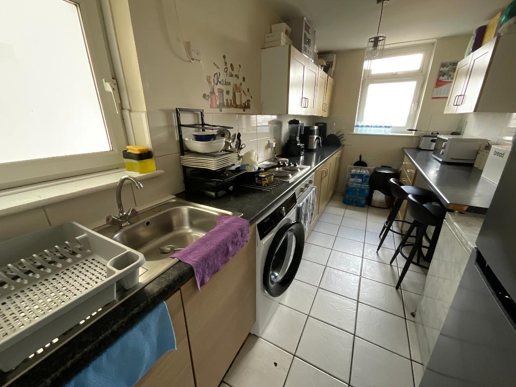 KITCHEN 15'9 x 6'8