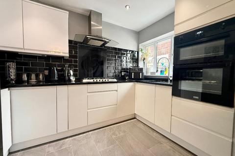 4 bedroom semi-detached house for sale, Swifts Green Road, Putteridge, Luton, Bedfordshire, LU2 8BW