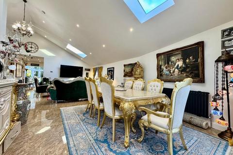 undefined, Preston Gardens, Round Green, Luton, Bedfordshire, LU2 7NL