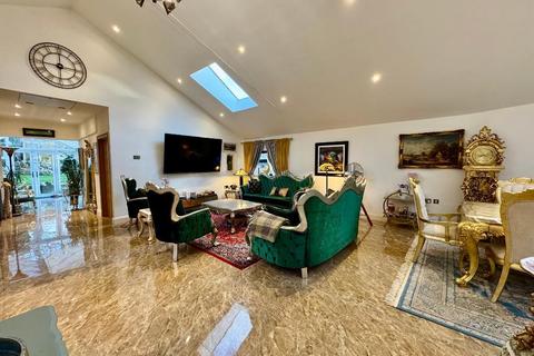 undefined, Preston Gardens, Round Green, Luton, Bedfordshire, LU2 7NL