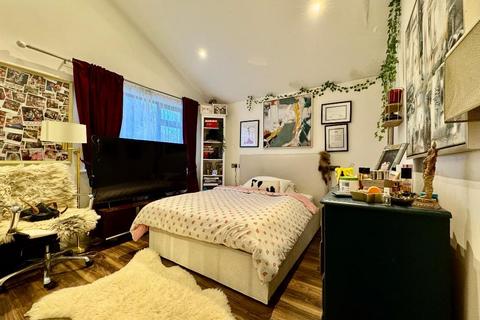 undefined, Preston Gardens, Round Green, Luton, Bedfordshire, LU2 7NL