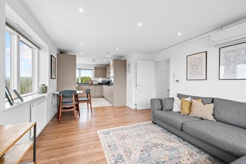 3 bedroom flat for sale, Kingston Road, Wimbledon Chase, London, SW20 8BU