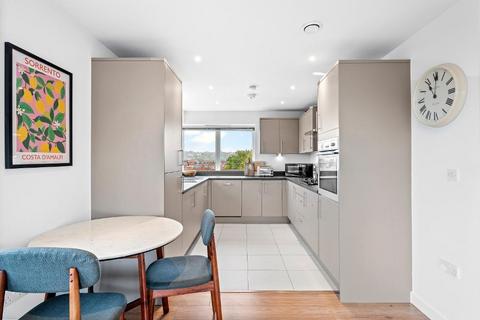 3 bedroom flat for sale, Kingston Road, Wimbledon Chase, London, SW20 8BU