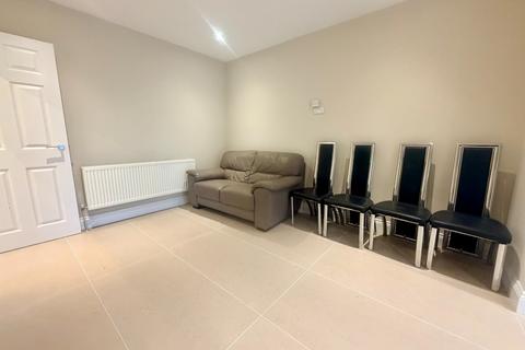 5 bedroom semi-detached bungalow to rent, Stanhope Park Road, Greenford, Greater London, UB6