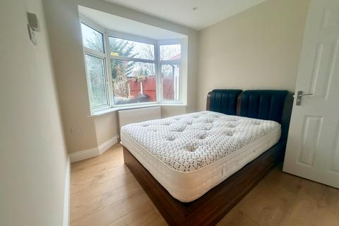 5 bedroom semi-detached bungalow to rent, Stanhope Park Road, Greenford, Greater London, UB6
