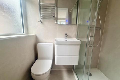 5 bedroom semi-detached bungalow to rent, Stanhope Park Road, Greenford, Greater London, UB6