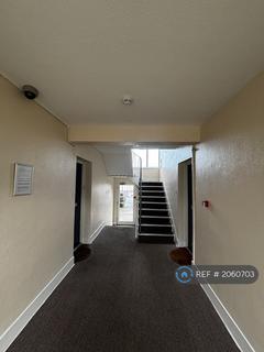 3 bedroom flat to rent, Beverley Hyrst, Croydon, CR0