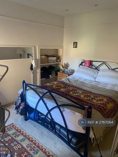 4 bedroom maisonette to rent, Caldervale Road, London, SW4