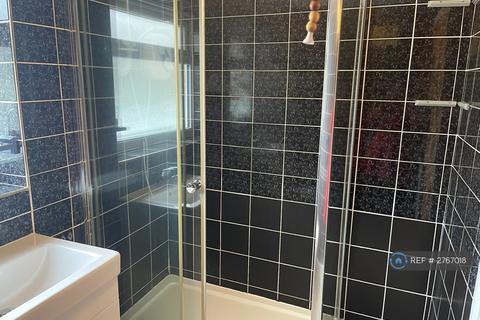3 bedroom terraced house to rent, Heath Lawn, Flackwell Heath, High Wycombe, HP10