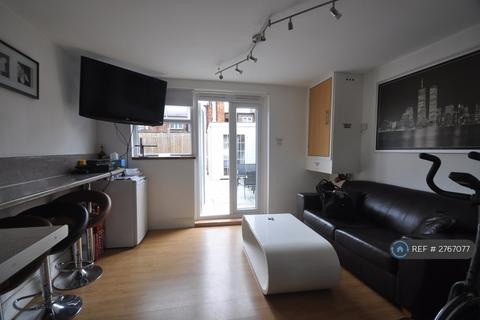 1 bedroom in a house share to rent, Camlan Road, Bromley, BR1