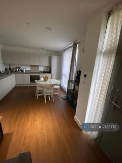 3 bedroom terraced house to rent, Greenshank House, London, NW9