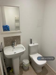 3 bedroom terraced house to rent, Greenshank House, London, NW9