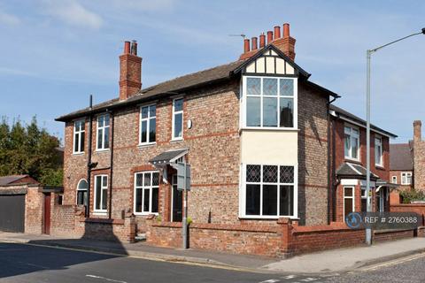 3 bedroom semi-detached house to rent, Glen Road, York, YO31