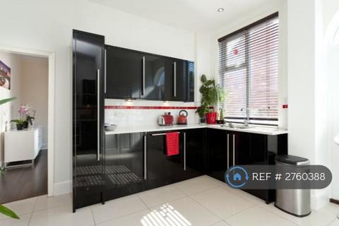 3 bedroom semi-detached house to rent, Glen Road, York, YO31