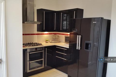 3 bedroom semi-detached house to rent, Glen Road, York, YO31