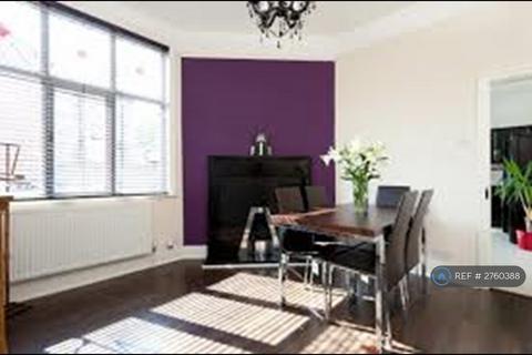 3 bedroom semi-detached house to rent, Glen Road, York, YO31