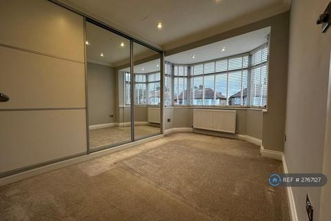 4 bedroom semi-detached house to rent, Oakhampton Road, London, NW7